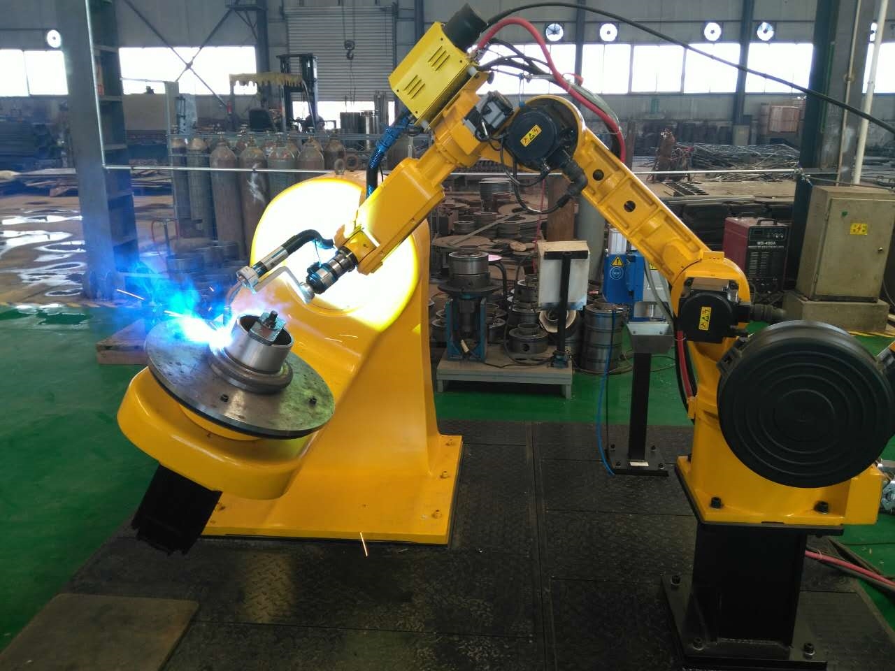 自(zì)動化(huà)機(jī)械手焊接